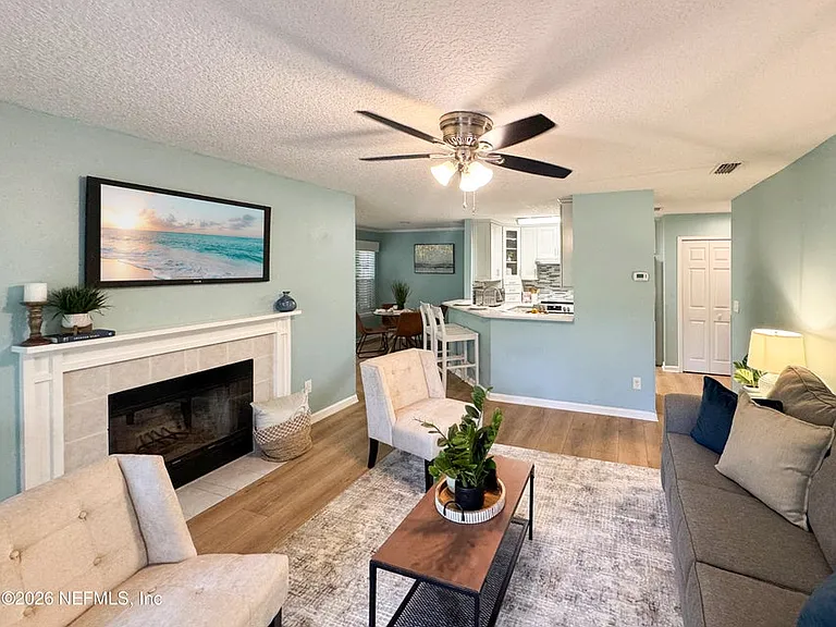 800 Ironwood Dr #816 — Photo 1