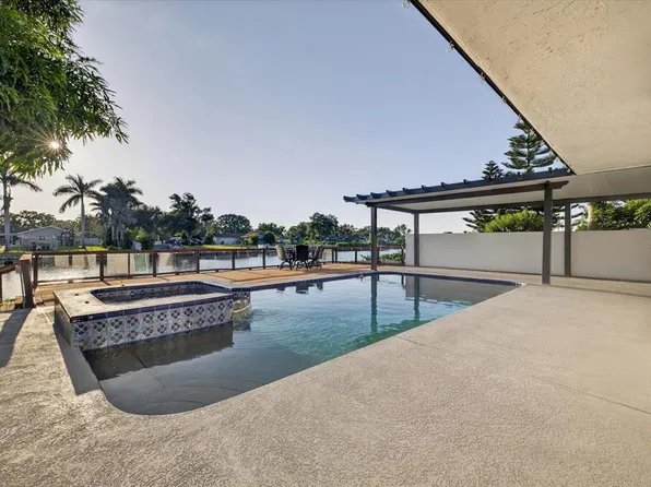 1923 Seagull Dr, Clearwater, FL 33764