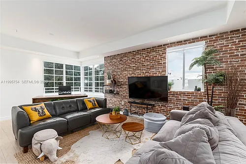 820 Euclid Ave #305 Photo 1
