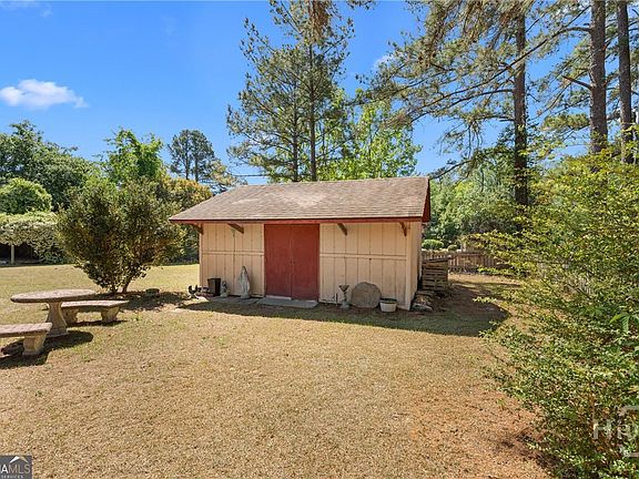 4th image of 802 Maple Drive