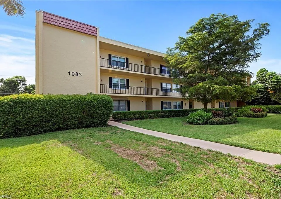 1085 Forest Lakes Dr #8305
