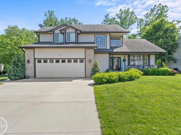 6 Hidden Village Ln, Marysville, MI 48040