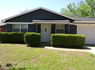 115 S Meadow Ln, Mustang, OK 73064