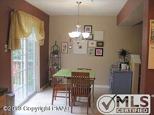 EAT-IN KITCHEN
