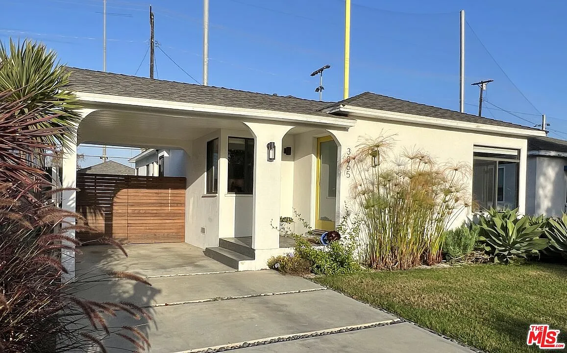 2 bed, 1.0 bath, 1174 sqft, $6,200 — Photo 1