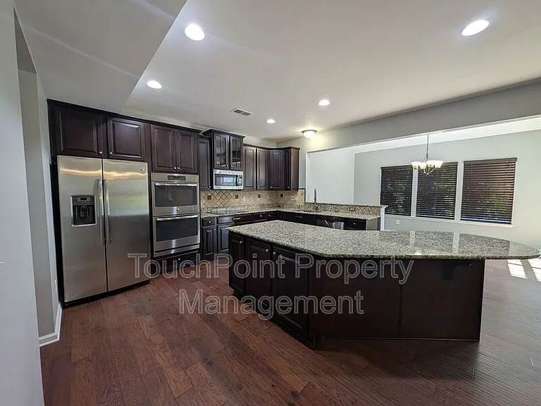 209 Weavers Glenn Pl — Photo 2