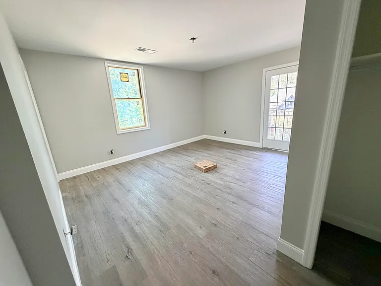 341 Grosvenor Ave #1 — Photo 24