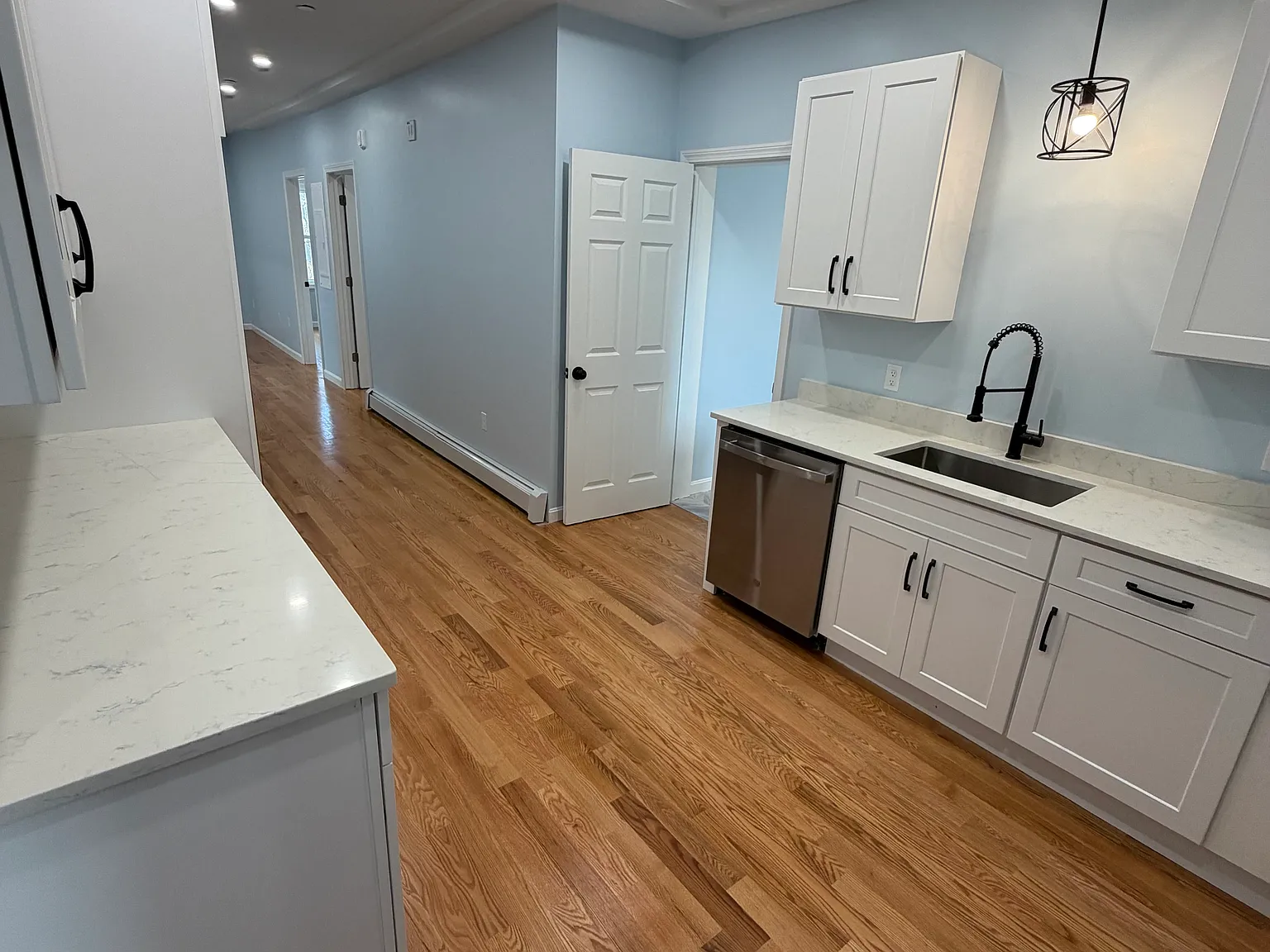 2 bed, 1100 sqft, $2,700 — Photo 3