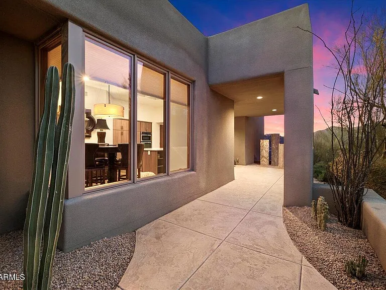 10015 E Graythorn Dr — Photo 3