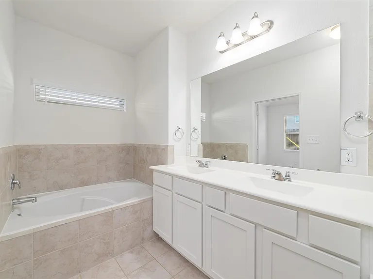 2826 Painted Sunrise Trl — Photo 18