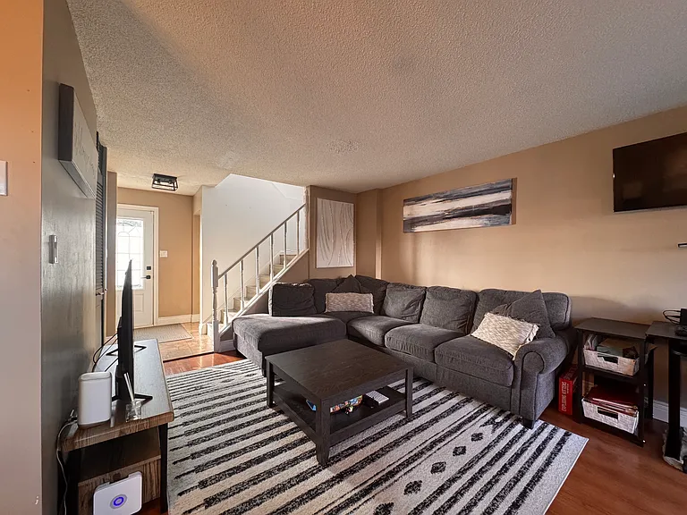 19 Dalzell Ave — Photo 5