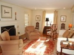 516 Club Ln, Rolling Fields, KY 40207