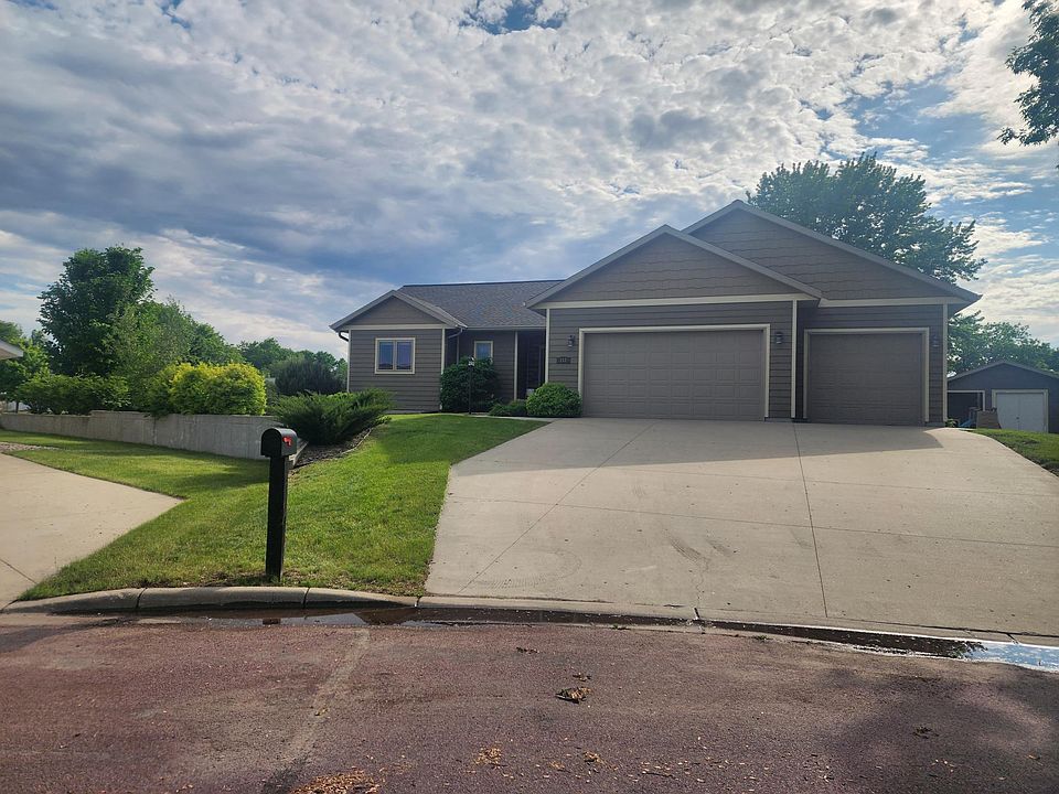 1st image of 212 Eastwood Dr