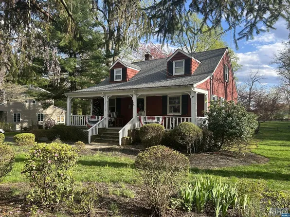 589 Eder Ave, Franklin Lakes, NJ 07417