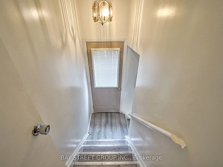 35 Camwood Cres — Photo 27