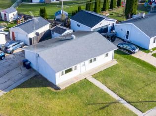 2110 W Memorial Dr, Janesville, WI 53548