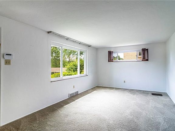 5th image of 307 Algoma Dr