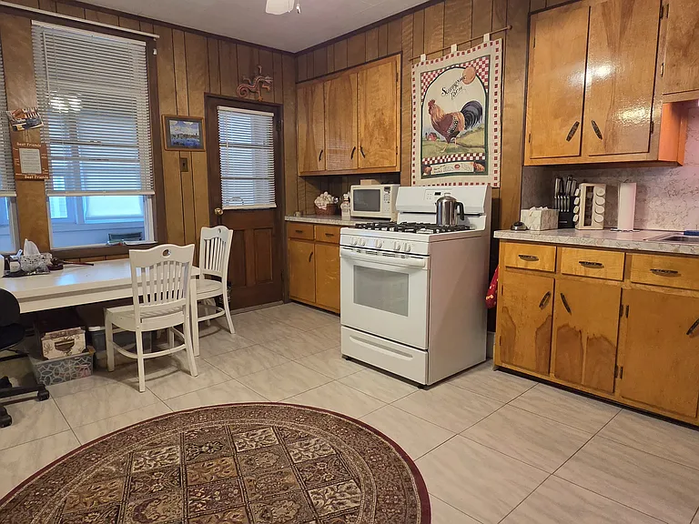 135 Cottage St #3 — Photo 1