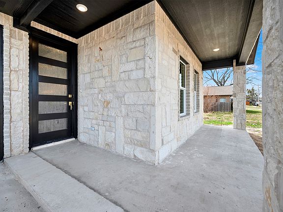 4th image of 2821 Morse St