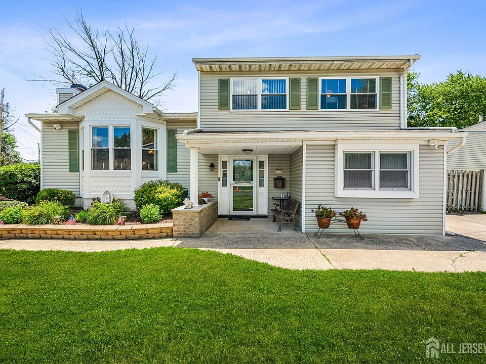 1st image of 55 Woodview Dr