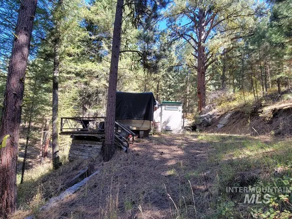 1270 Shore Dr, Cascade, ID 83611