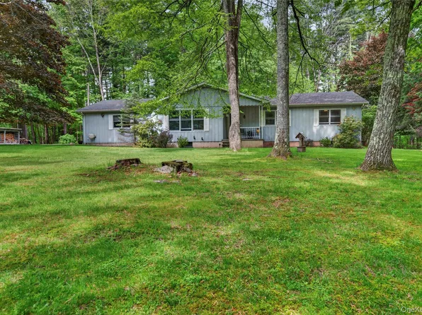 11 Fairway Drive, Highland Lake, NY 12743