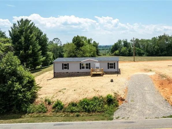 3886 Greenhorn Rd, Roaring River, NC 28669