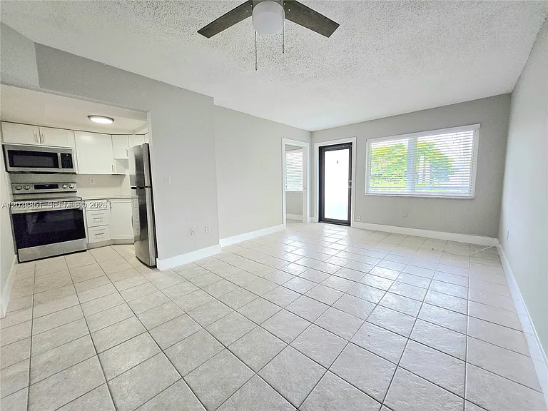 335 SW 20th St #7 — Photo 5