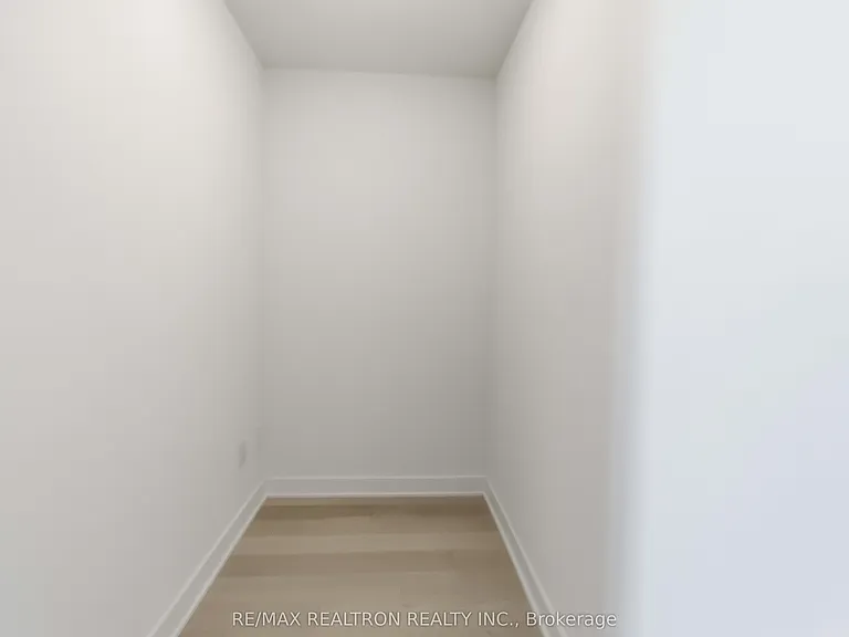 11 Yorkville Ave #3403 — Photo 8