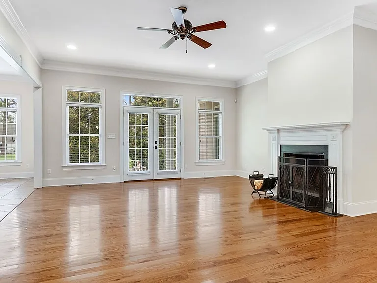 146 Hank Dr — Photo 4