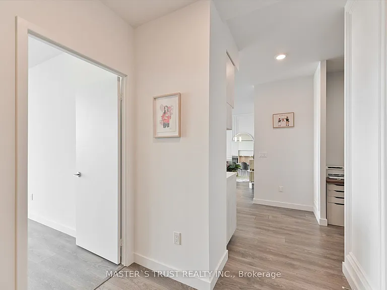 8 Eglinton Ave E #Penthouse 5801 — Photo 17