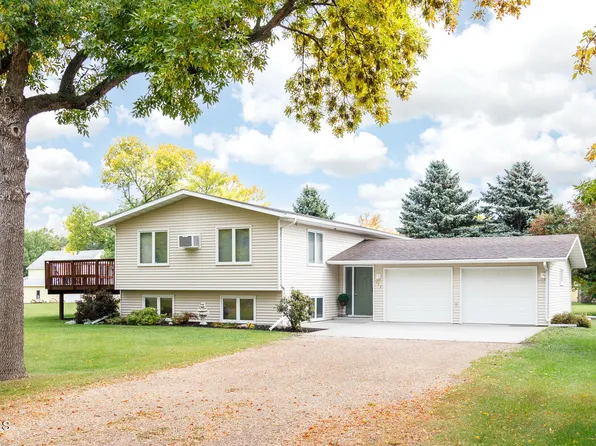 612 7th St, Edgeley, ND 58433