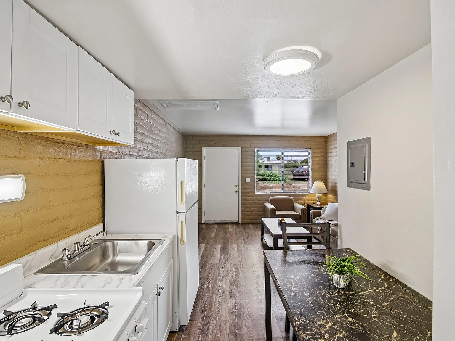 University Lee Apartments — Photo 2