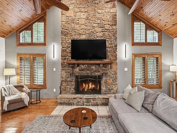 5th image of 1707 Lawson Oaks Dr