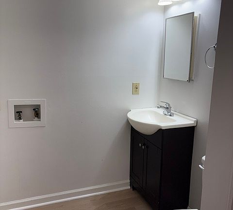 5th image of 305 Lee Dr #A