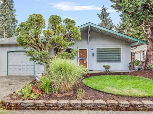 235 W Fairfield St, Gladstone, OR 97027