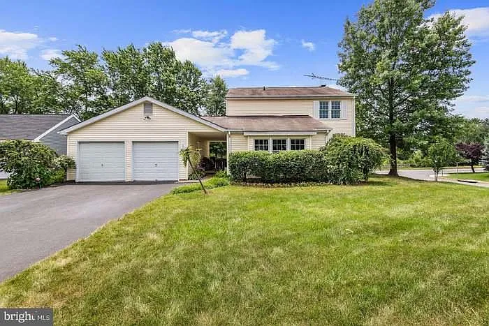 4 bed, 2.5 bath, 1942 sqft, $3,495 — Photo 3