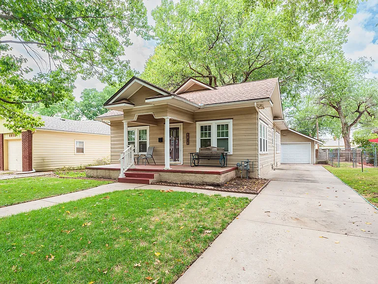 1221 N Perry Ave — Photo 4
