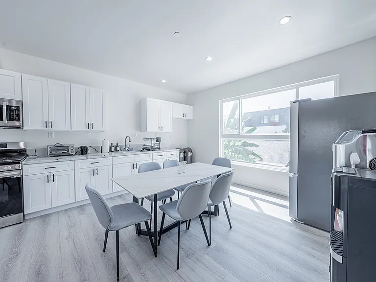 1597 W 35th Pl — Photo 8