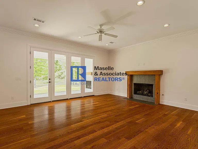 412 Dover Ln — Photo 17
