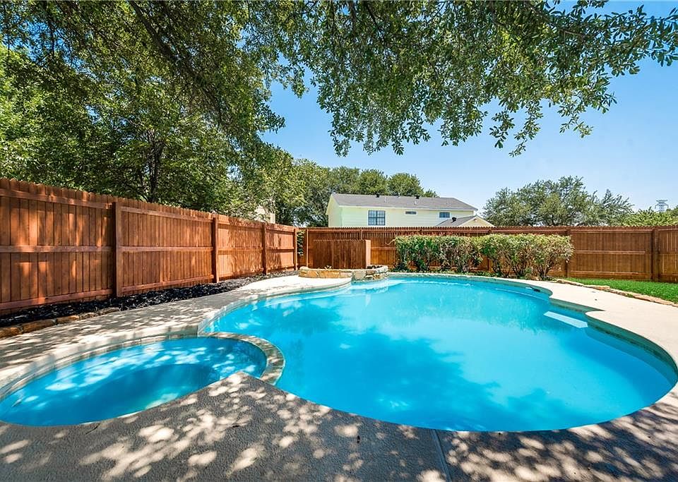1st image of 3411 Cambridge Dr