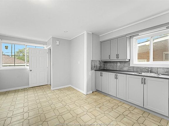5th image of 759 Pierre Ave #4