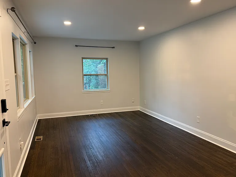 2097 Dellwood Pl — Photo 2
