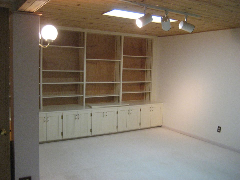 Plenty of build-in storage space & Ca. closet. Brand new car