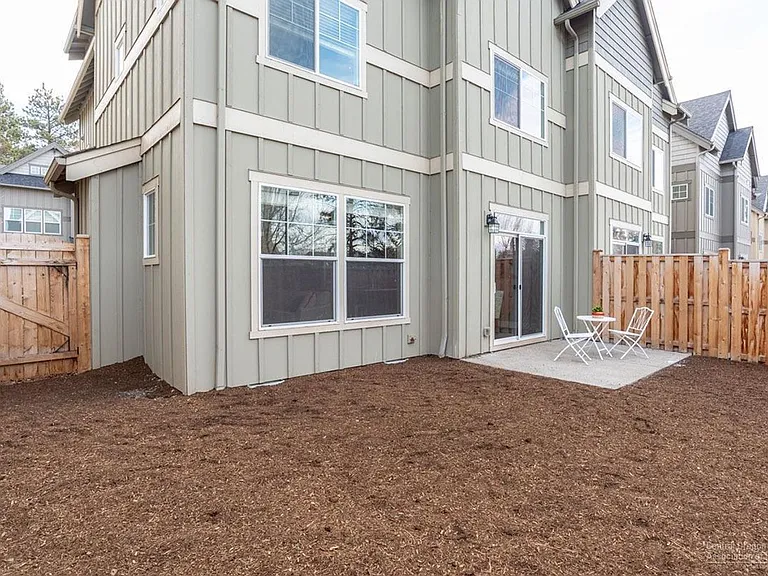 1068 SE Leonel Ln — Photo 21