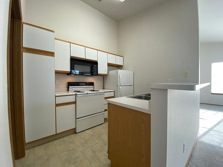 145 N 18th E #G27 — Photo 15