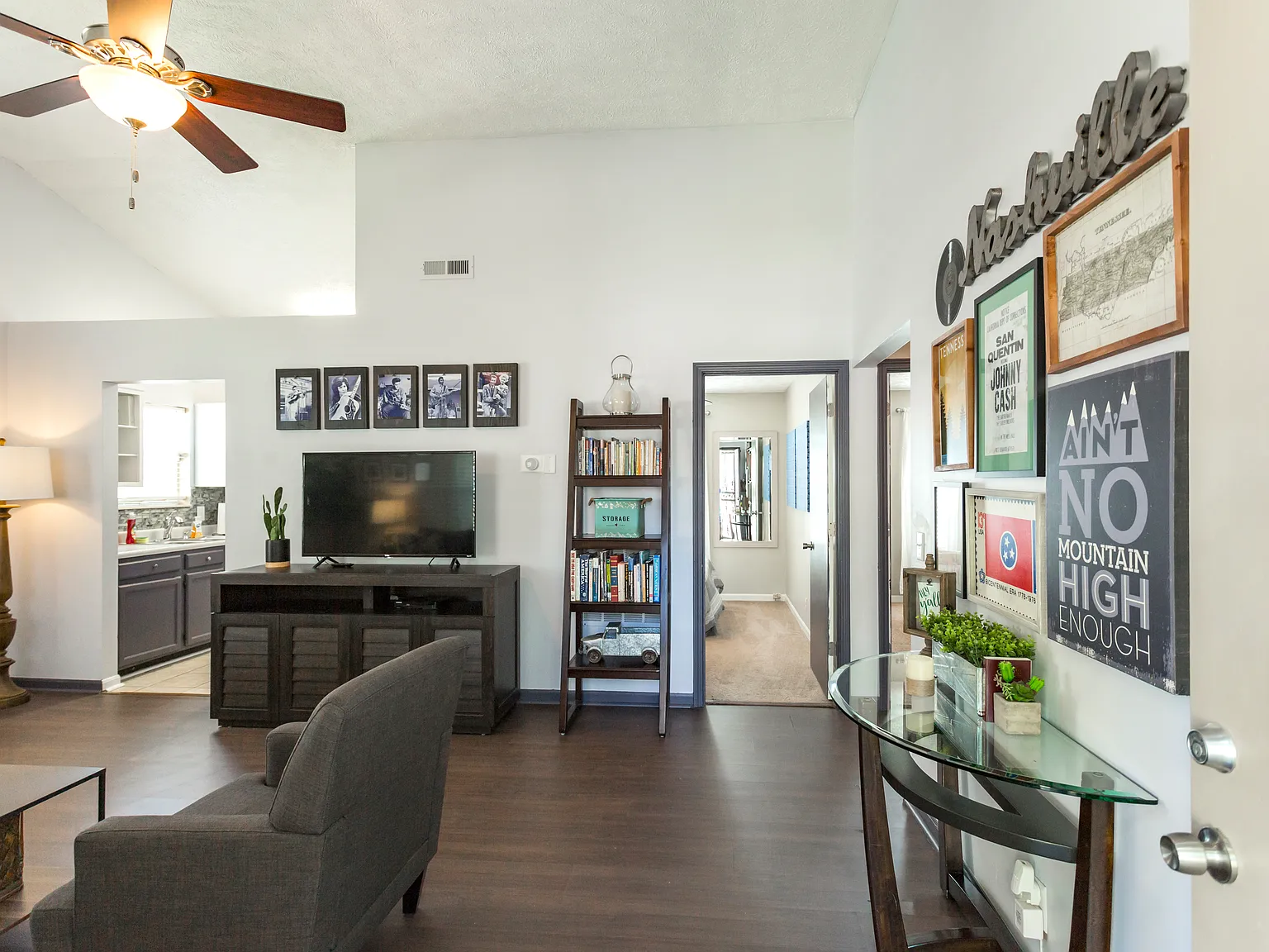 3 bed, 993 sqft, $2,900 — Photo 1