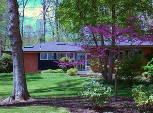 8800 Chalon Dr, Bethesda, MD 20817