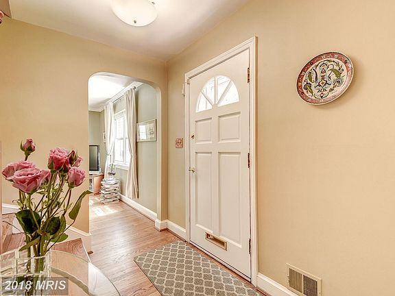 2nd image of 323 Kentucky Ave