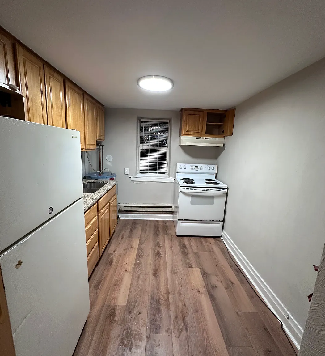 2 bed, 560 sqft, $1,300 — Photo 2